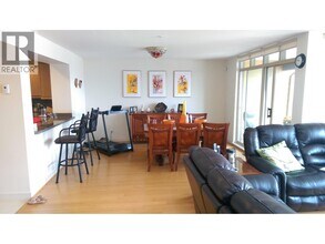 8680 Seascape Dr in West Vancouver, BC - Building Photo - Building Photo