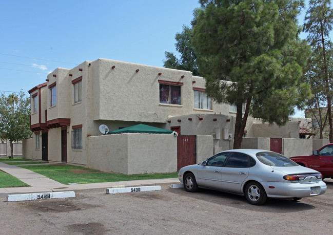 Hallcraft Villas West in Phoenix, AZ - Foto de edificio - Building Photo