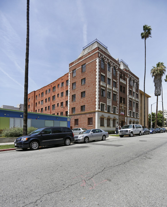 Fenway Hall Apartments in Los Angeles, CA - Foto de edificio