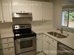 12515 NE 116th St-Unit -Apt B13 in Kirkland, WA - Building Photo - Building Photo