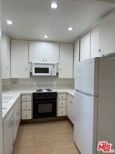 7736 Pso Del Rey in Los Angeles, CA - Building Photo - Building Photo