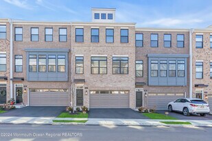 6 Augustus Dr in Middletown, NJ - Building Photo