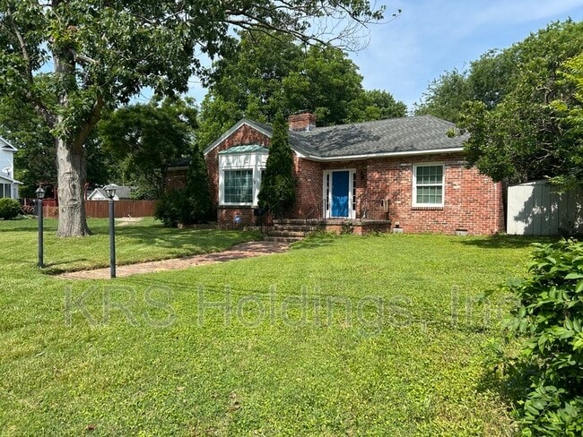 property at 10 N Boxwood St