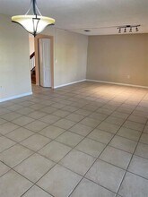 5345 Gate Lake Rd in Tamarac, FL - Foto de edificio - Building Photo