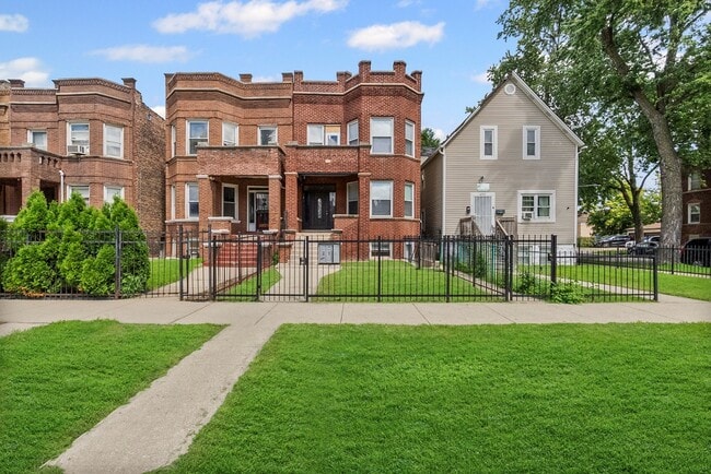 property at 4704 W Monroe St