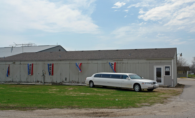 9318 Route 34 in Yorkville, IL - Foto de edificio - Building Photo