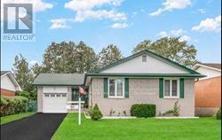 1821 Truscott Dr in Mississauga, ON - Building Photo - Building Photo