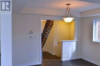 570 Laking Terrace in Milton, ON - Building Photo - Building Photo