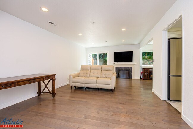 1339 Alma St in Palo Alto, CA - Building Photo - Building Photo