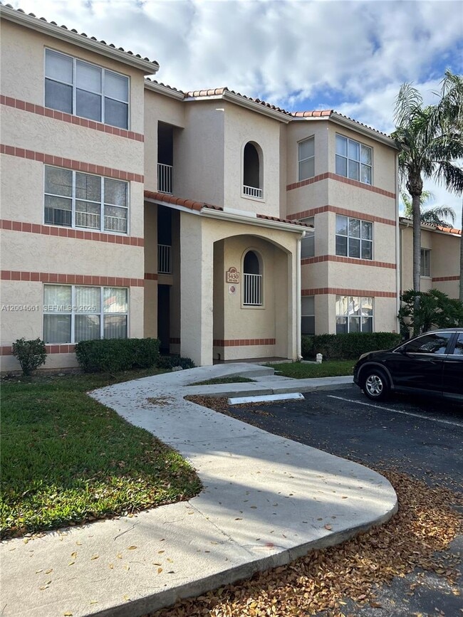 property at 3430 Pinewalk Dr N