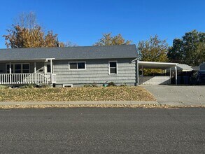 224-226 Goethals Dr in Richland, WA - Foto de edificio - Building Photo