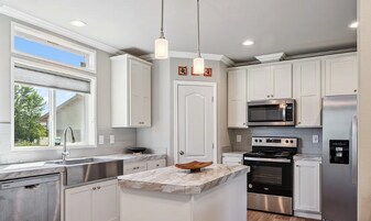 1682 Markham Rd in Hood River, OR - Building Photo