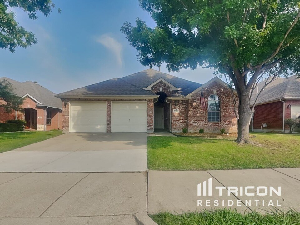 9901 Glenshee Dr in Rowlett, TX - Building Photo