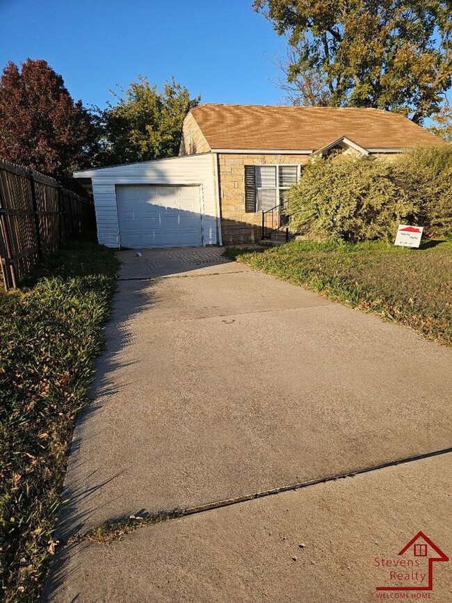 1609 SW B Ave in Lawton, OK - Foto de edificio - Building Photo