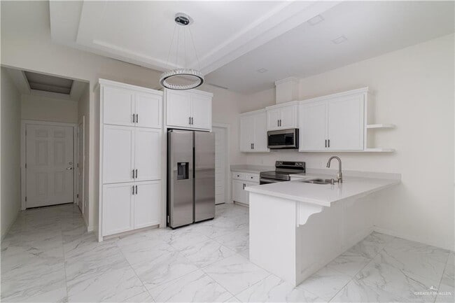 10 W Kiwi Ave in Pharr, TX - Foto de edificio - Building Photo