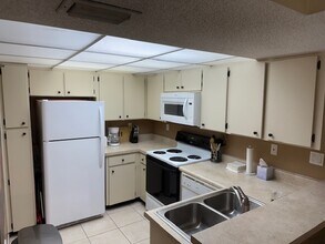 21405 Olean Blvd, Unit 205 in Port Charlotte, FL - Building Photo - Building Photo