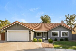 1214 E Greenway Cir in Mesa, AZ - Building Photo
