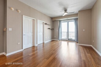 828 W Grace St, Unit 1304 in Chicago, IL - Building Photo - Building Photo
