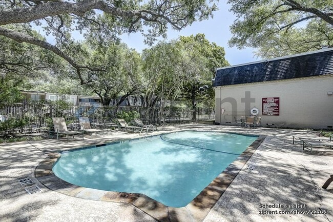 5315 Fleetwood Oaks Ave in Dallas, TX - Building Photo - Building Photo
