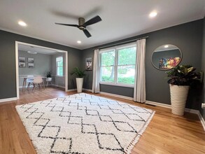 5005 N Hills Dr in Raleigh, NC - Building Photo - Building Photo
