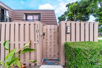 1015 10th Ct in Palm Beach Gardens, FL - Building Photo - Building Photo