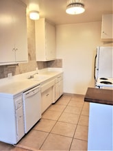 1150 Manhattan Beach Blvd in Manhattan Beach, CA - Building Photo - Building Photo