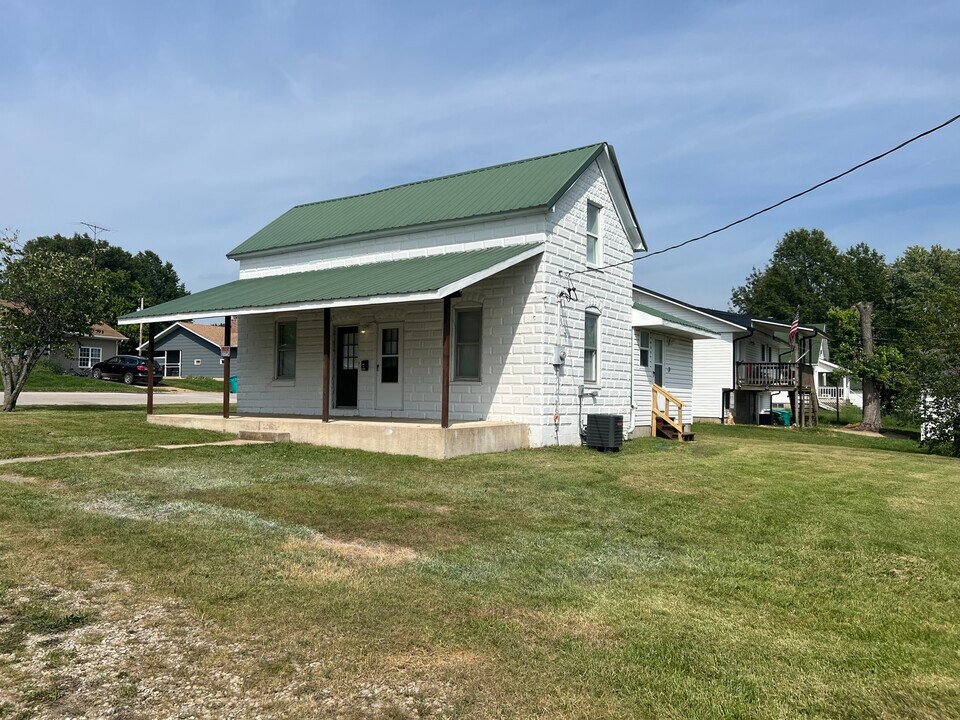 802 S Cuba St in Owensville, MO - Building Photo