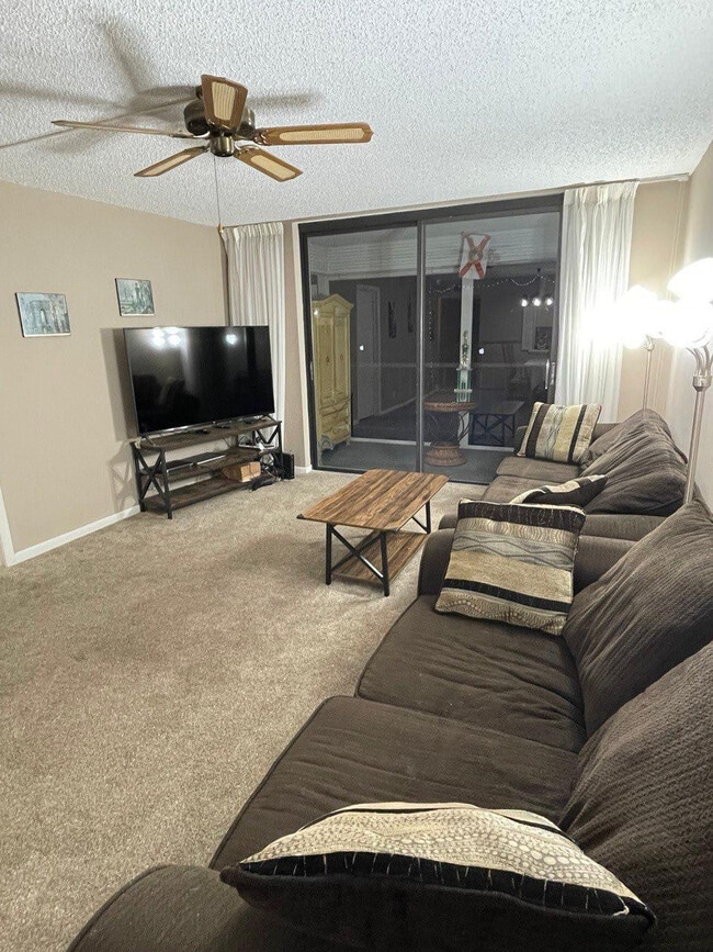 2400 Deer Creek Country Club Blvd in Deerfield Beach, FL - Building Photo - Building Photo