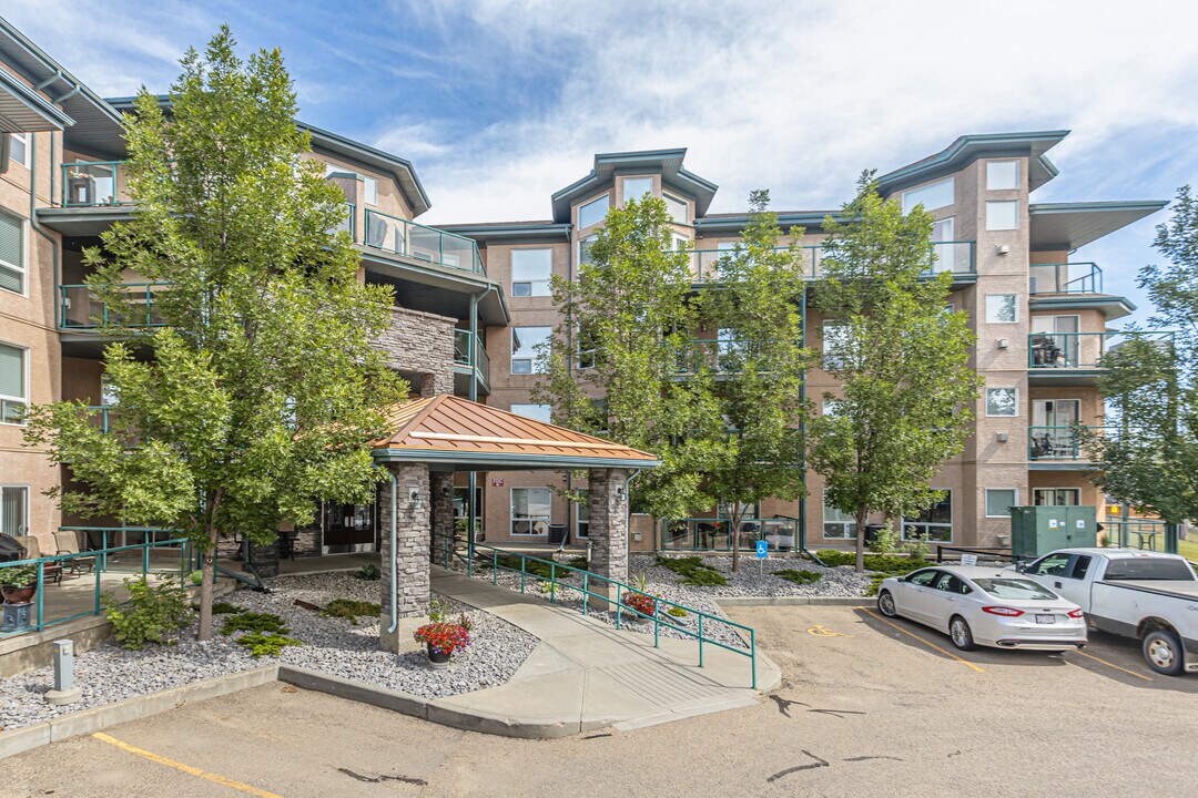 The Springs at Bridgeport Crossing in Leduc, AB - Building Photo