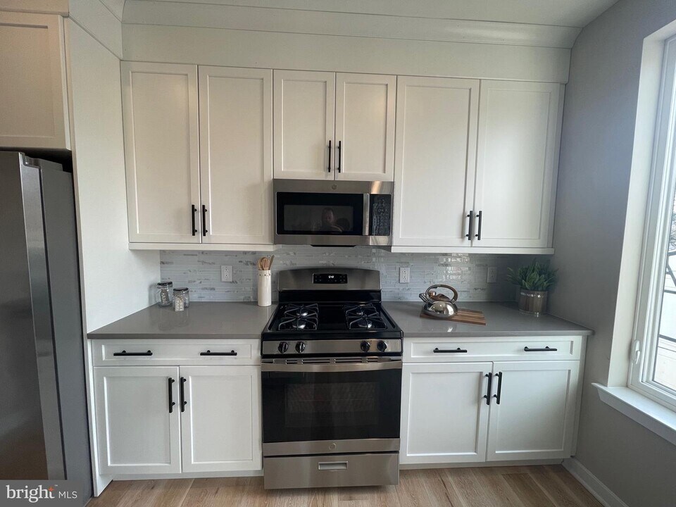 3712 Midvale Ave-Unit -2 in Philadelphia, PA - Building Photo