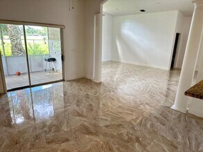 2549 Canterbury Dr N in Riviera Beach, FL - Building Photo - Building Photo