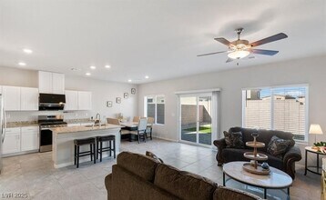7462 Dragonfruit Ave in Las Vegas, NV - Building Photo - Building Photo