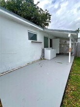 730 NW 1st Ct in Hallandale Beach, FL - Building Photo - Building Photo
