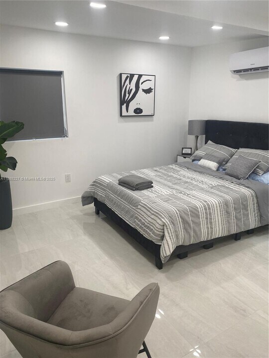 1710 Michigan Ave in Miami Beach, FL - Building Photo