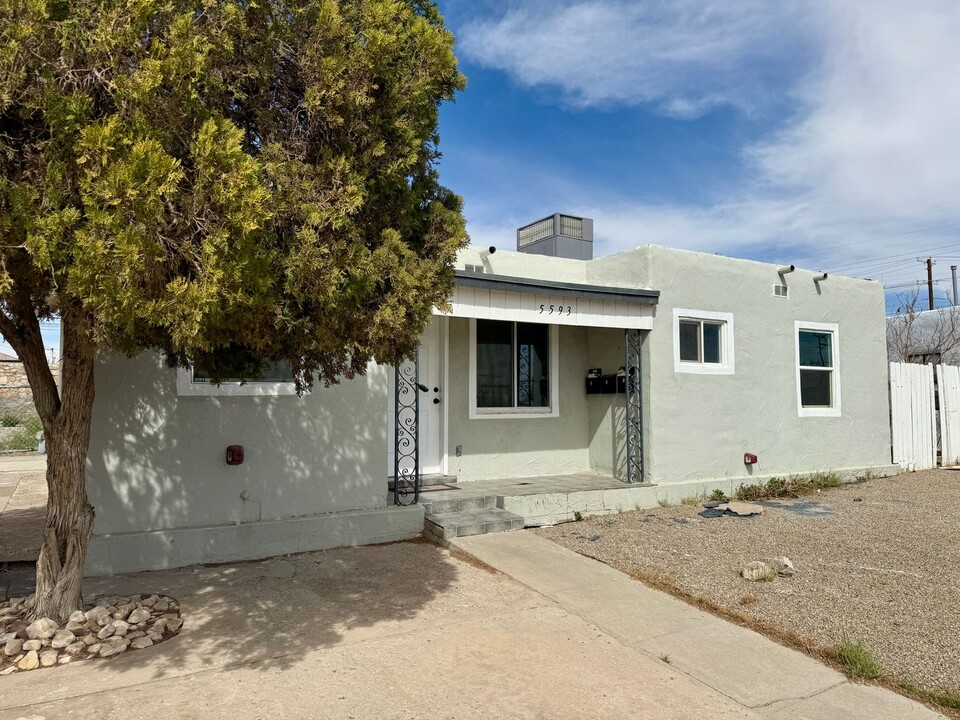 5593 Hunt Ct in El Paso, TX - Building Photo