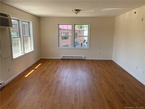 7 New St in Danbury, CT - Building Photo - Building Photo