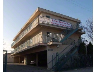 8209 Broadway in Los Angeles, CA - Foto de edificio