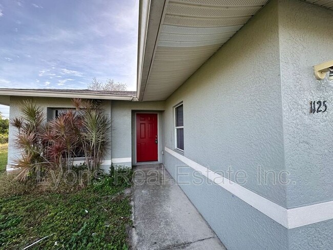1125 Gilbert Ave S in Lehigh Acres, FL - Building Photo - Building Photo