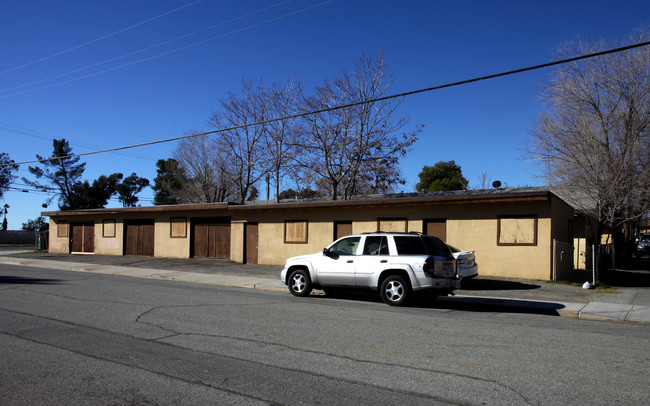 582 E 5th St in Beaumont, CA - Building Photo - Building Photo