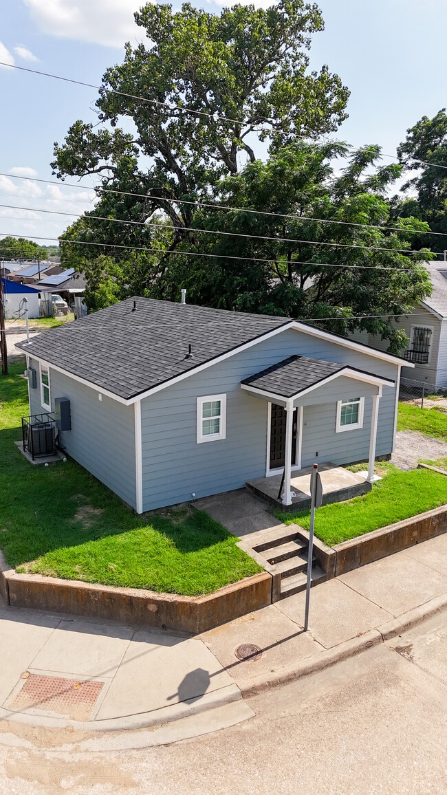 property at 1702 Pueblo St