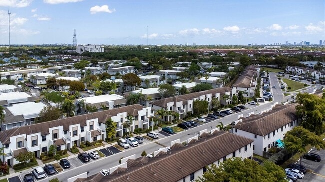 321 NE 208th Terrace in Miami, FL - Building Photo - Building Photo