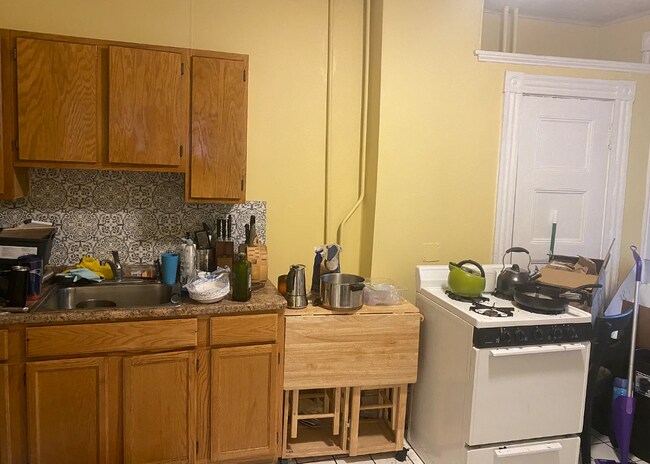 13 Perry St, Unit 1 in Brookline, MA - Building Photo - Building Photo