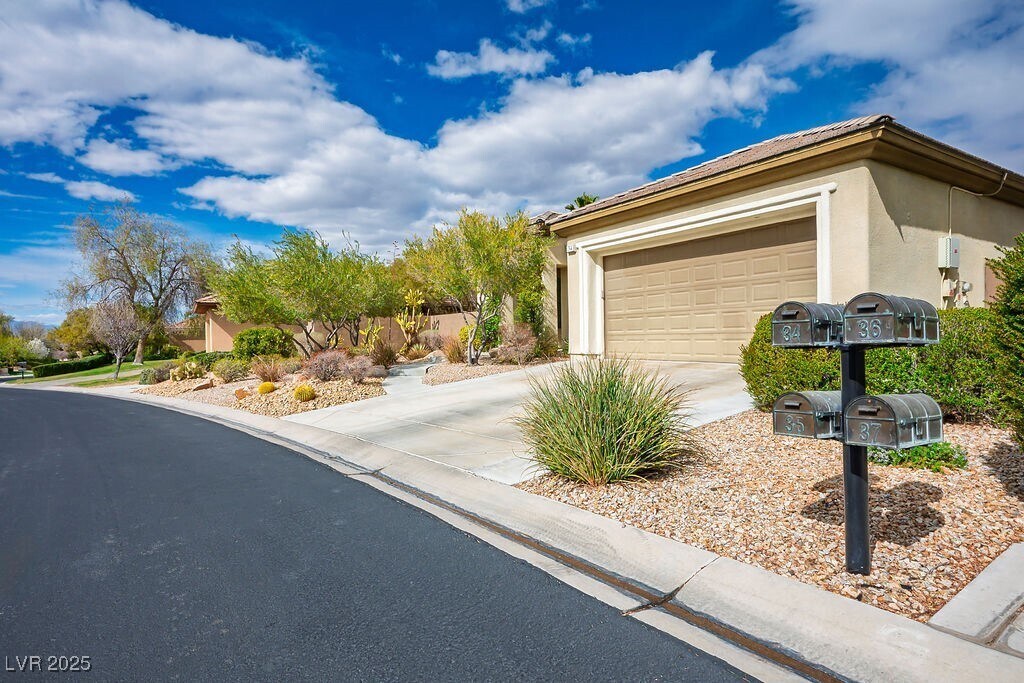 34 Contra Costa Pl in Henderson, NV - Building Photo