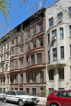 27 W 70th St in New York, NY - Building Photo - Building Photo