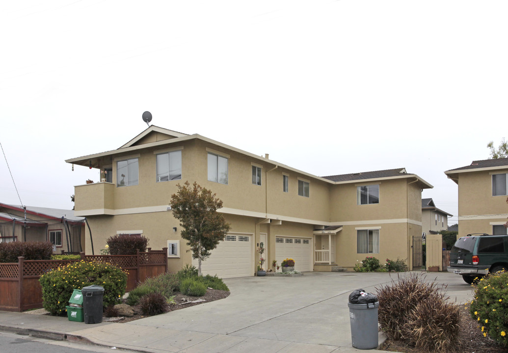 470-472 Cypress Ave in Half Moon Bay, CA - Building Photo