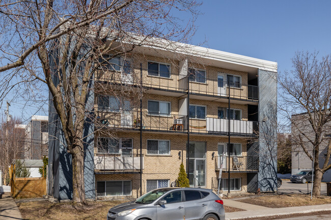 495 Robin Boul in Laval, QC - Building Photo - Building Photo