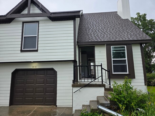 property at 1410 SE 7th Pl
