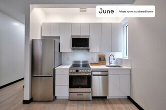 Private bedroom in 4 bed/4 bath Home in Brooklyn, NY - Building Photo - Building Photo