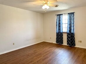 1432 S Stoneridge Manor in Ardmore, OK - Building Photo - Building Photo