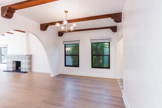 128 S Harper Ave in Los Angeles, CA - Foto de edificio - Building Photo